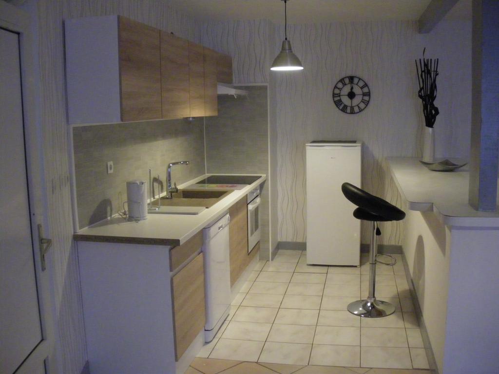Au Pied De La Roche Apartment Luaran gambar