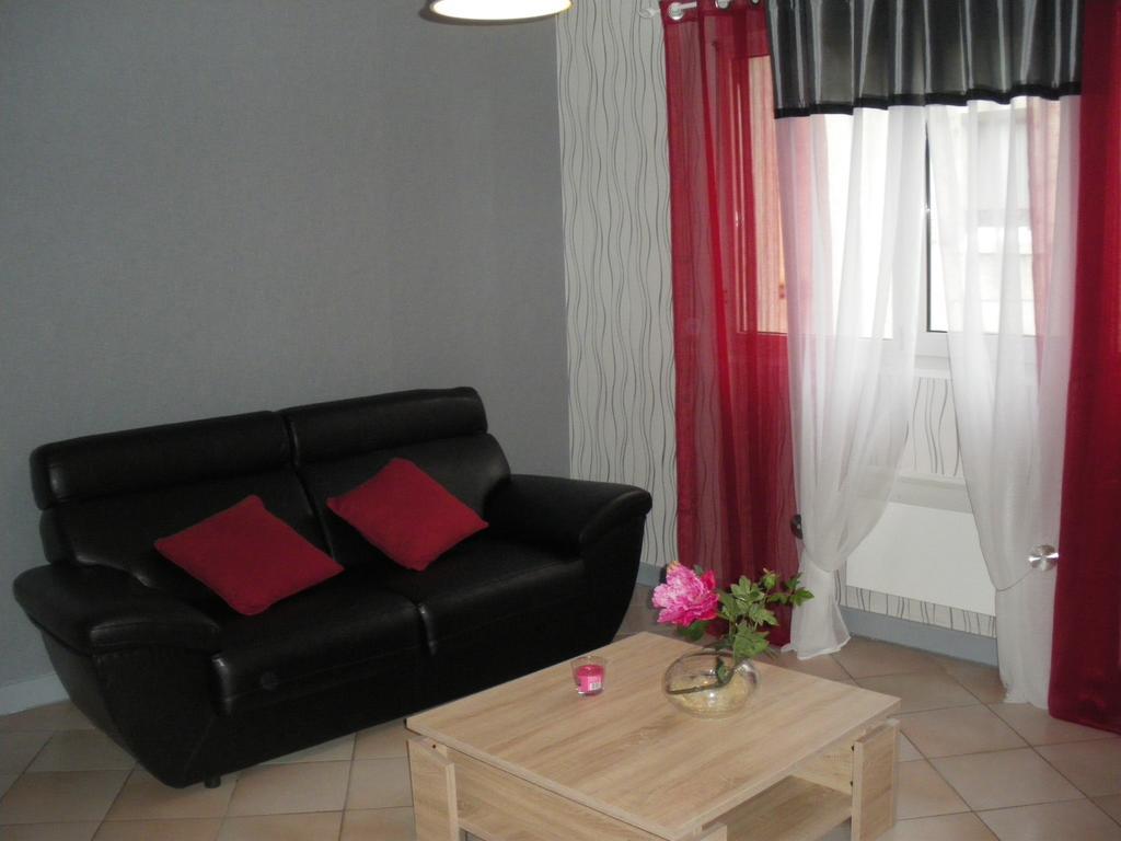 Au Pied De La Roche Apartment Luaran gambar