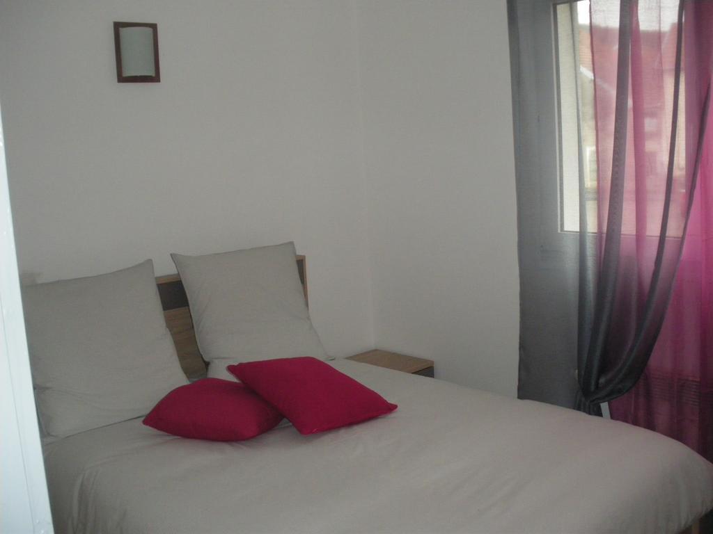Au Pied De La Roche Apartment Luaran gambar