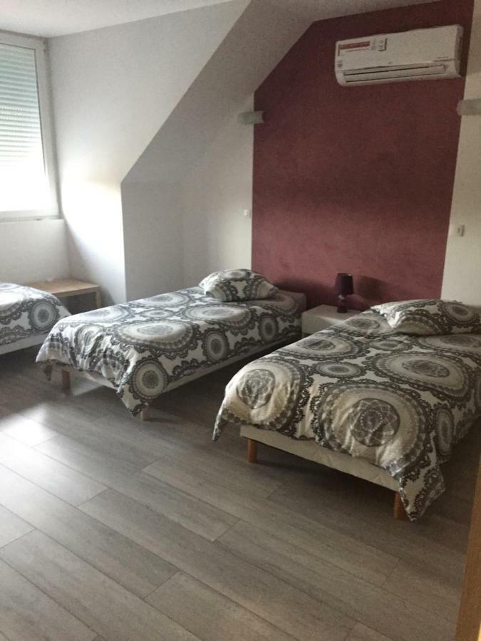 Au Pied De La Roche Apartment Luaran gambar