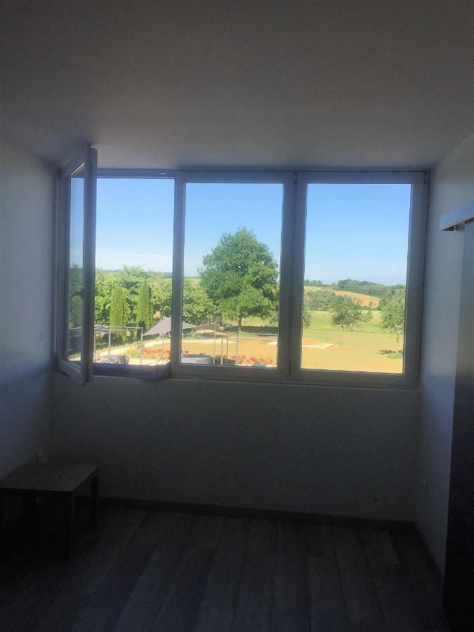 Au Pied De La Roche Apartment Luaran gambar